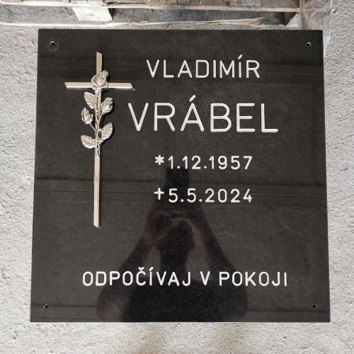 Žulová tabuľka kamenárstvo Pribina