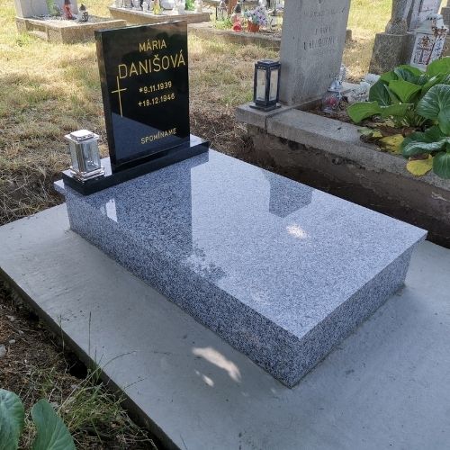 Detský hrob zo žuly kamenárstvo Pribina