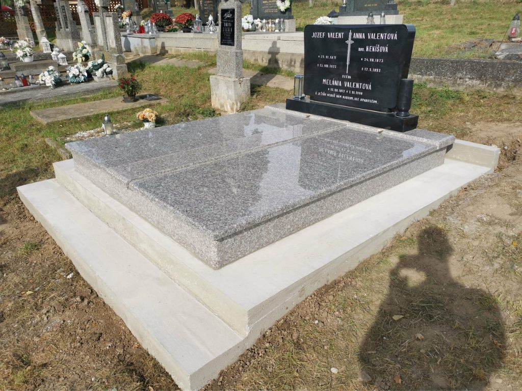 Riešenie so starým pomníkom kamenárstvo Pribina